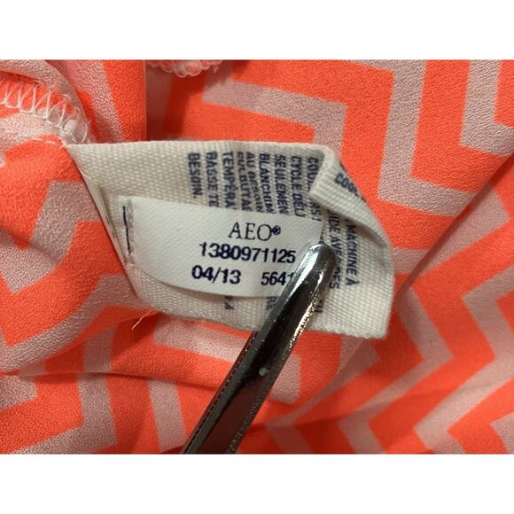 American Eagle Long Sleeve Button Down Shirt Neon Orange Chevron Women’s Size M - Picture 6 of 6